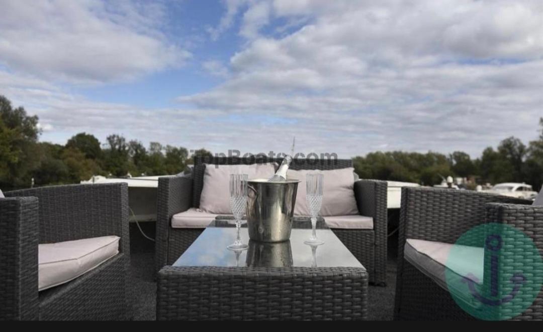 Hotel Rhapsody In Blue Chertsey Zewnętrze zdjęcie